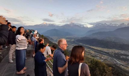 पोखरा भरिभराउः लामो बिदाले बढायो आन्तरिक पर्यटन पोखरा भरिभराउः लामो बिदाले बढायो आन्तरिक पर्यटन