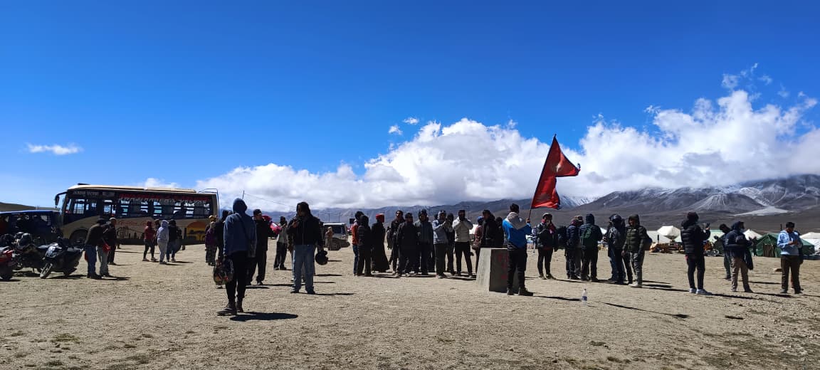 कोरलानाकाबाट एक सातामा ६१४ विद्युतीय सवारी नेपाल भित्रिए