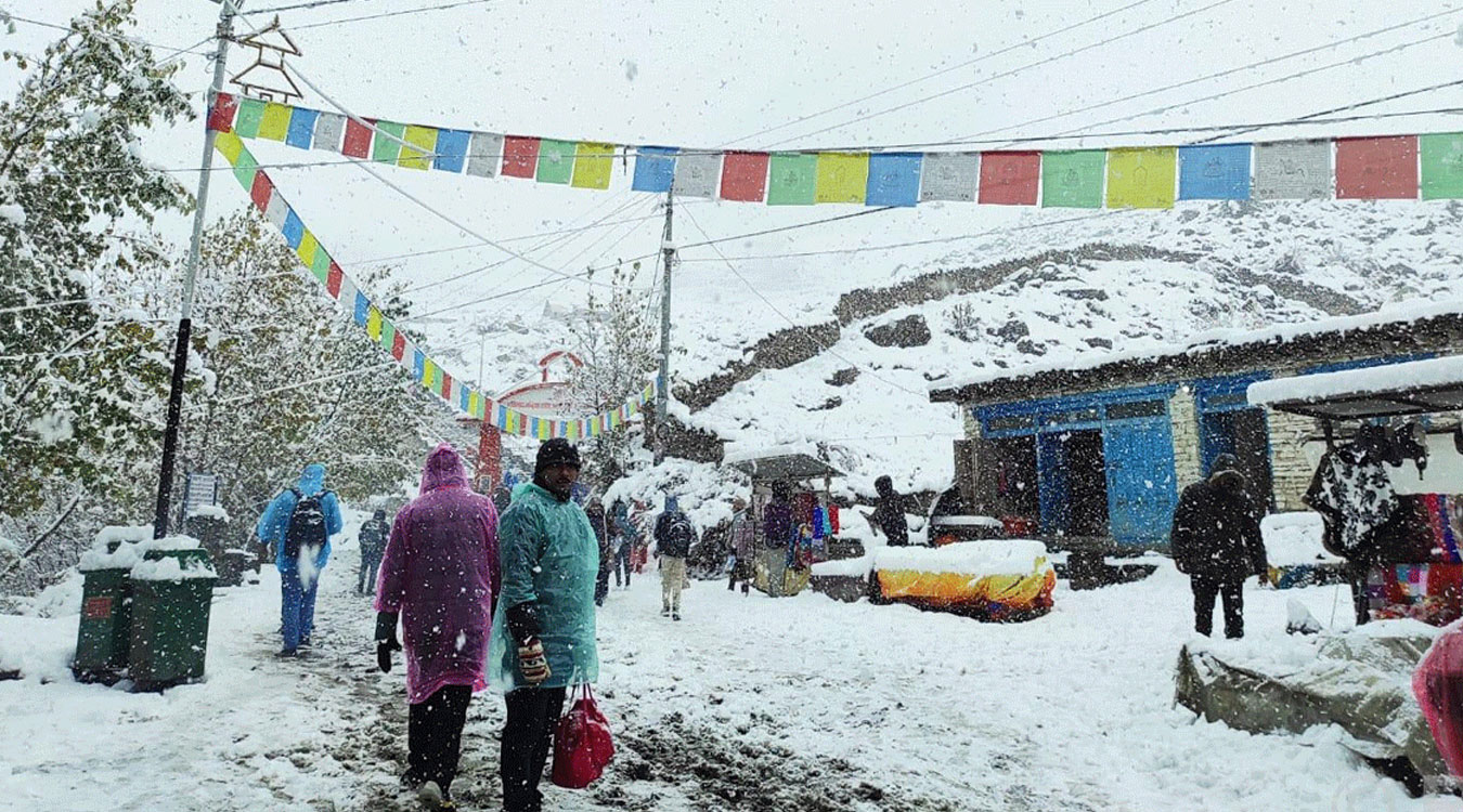 कात्तिकमै हिमपात : कागबेनीदेखि मुक्तिनाथसम्मको यात्रा नगर्न आग्रह