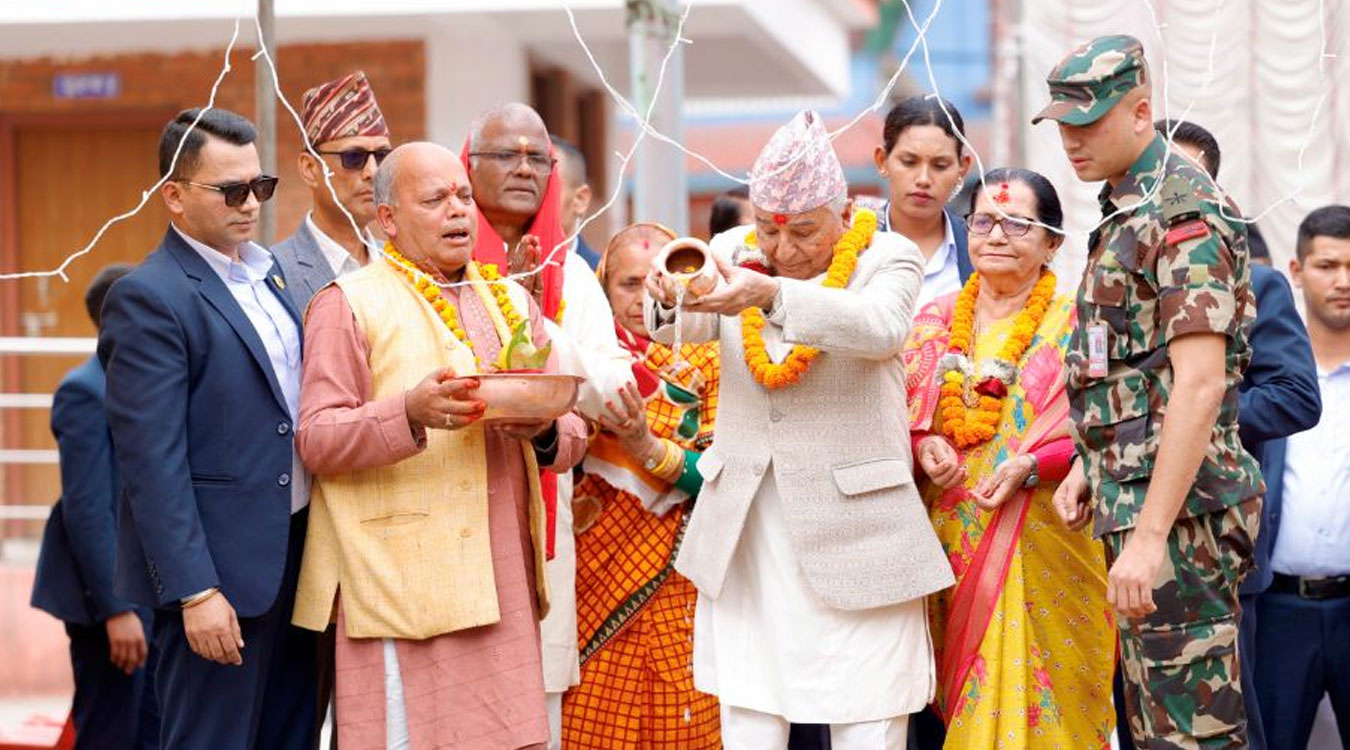 राष्ट्रपति पौडेलबाट गुह्येश्वरीमा अघ्र्यदान