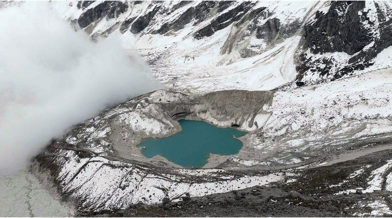 जलवायुका कारण सगरमाथा हिमक्षेत्र उच्च जोखिममा जलवायुका कारण सगरमाथा हिमक्षेत्र उच्च जोखिममा