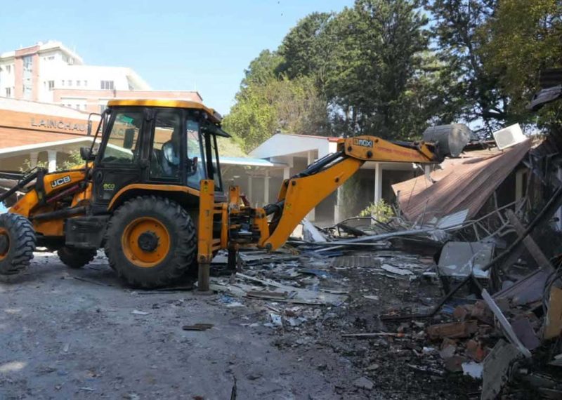 मनोहरा सुकुमवासी बस्तीमा घरटहरा भत्काउन सुरु