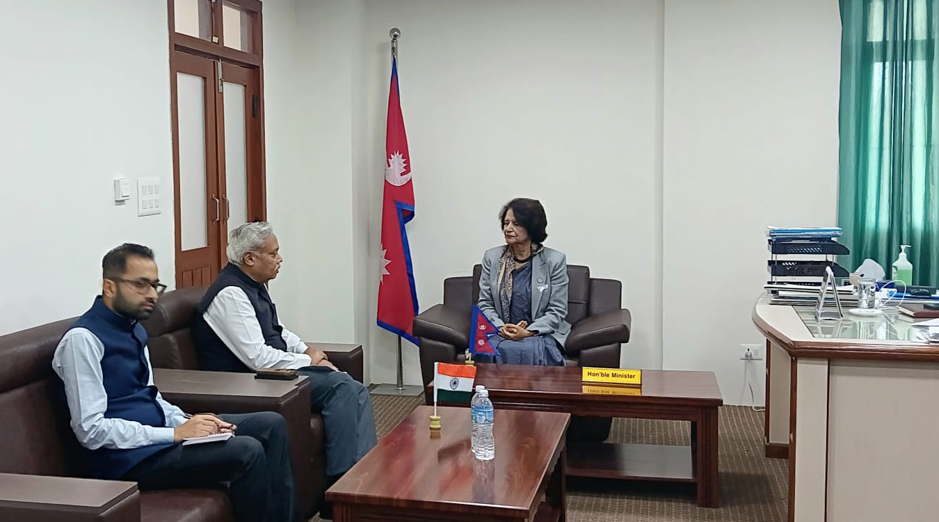 स्वास्थ्य बिमामा तीनै तहका सरकारको लगानी आवश्यकः मन्त्री गौतम