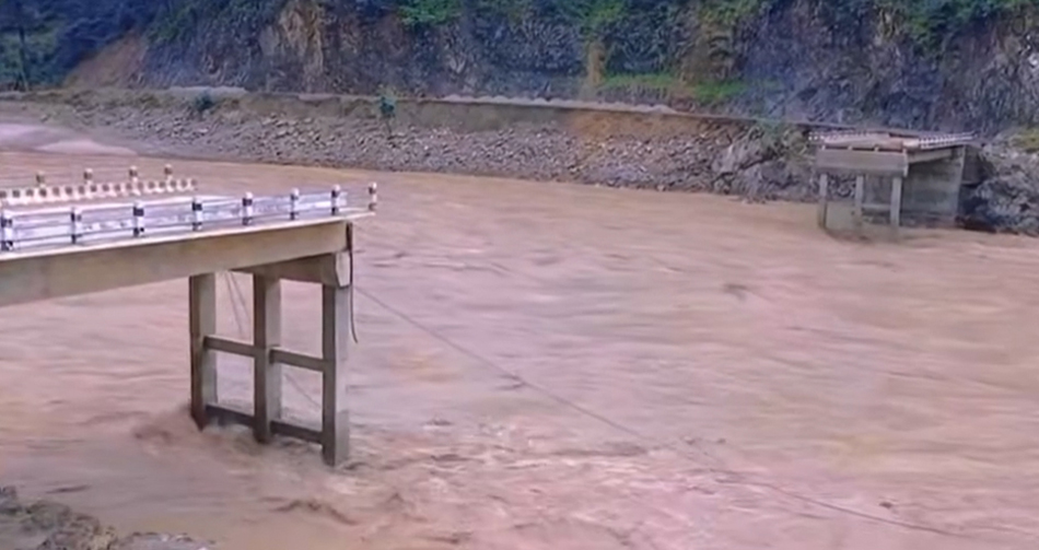 आधा दर्जन पुल अलपत्र