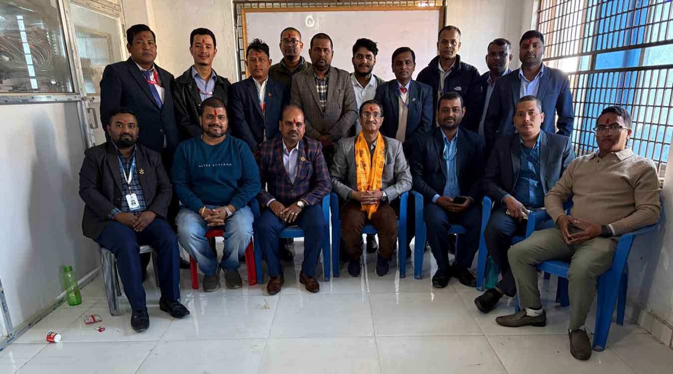 सिरहाको लहानमा बीमा कम्पनी शाखा प्रमुखहरूसँग बीमा सम्बन्धी अन्तरक्रिया सम्पन्न