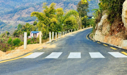 ट्रयाक खुलेको २६ वर्षपछि सडक कालोपत्र ट्रयाक खुलेको २६ वर्षपछि सडक कालोपत्र