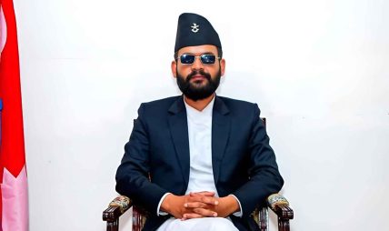 प्रधानमन्त्री शाहले राष्ट्रिय योजना आयोग र नीति अनुसन्धान प्रतिष्ठानका पदाधिकारीसँग छलफल गर्दै