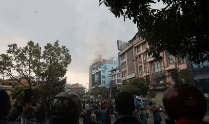 कुपण्डोलस्थित दाउरा थकालीमा लागेको आगो नियन्त्रणमा