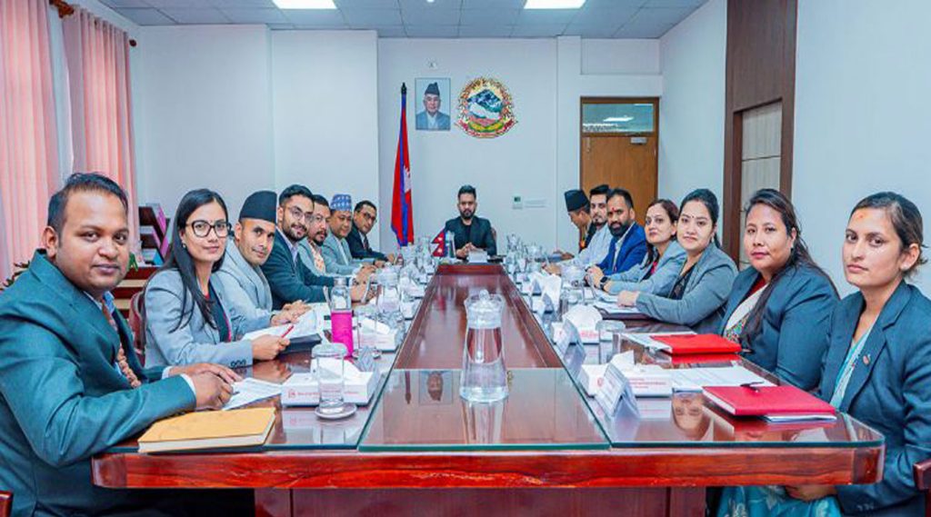 मन्त्रिपरिषद् बैठक बस्दै