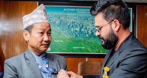 “तपाईँलाई सधैँ माया छ”: साम्पाङको जितमा बालेनको बालेनको समर्थन र माया