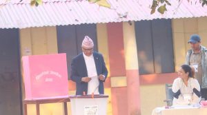 कोशीका मुख्यमन्त्री कार्कीद्वारा मतदान