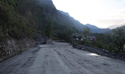लम्की–टीकापुर–खक्रौला सडक समयमै सम्पन्न नहुँदा सास्ती