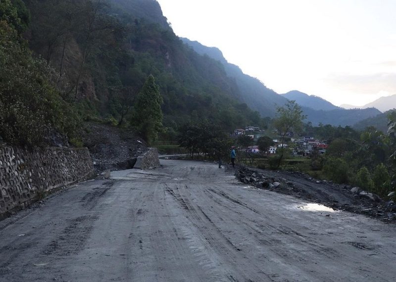 लम्की–टीकापुर–खक्रौला सडक समयमै सम्पन्न नहुँदा सास्ती