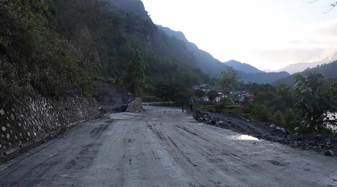 मार्ग खुलेको १८ वर्षपछि सडक स्तरोन्नति