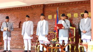 ज्येष्ठ सदस्य अर्जुननरसिंह केसीले लिए पद तथा गोपनीयताको शपथ