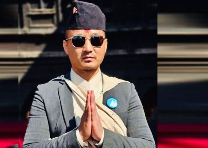 भोटेकोसीमा गाडी खसेपछि खोजी तथा उद्धारमा खटेकालाई हौसला दिन गृहमन्त्री घटनास्थलमा