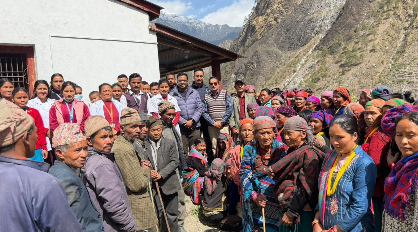 स्वास्थ्य शिविरमा एक हजारभन्दा बढीको उपचार