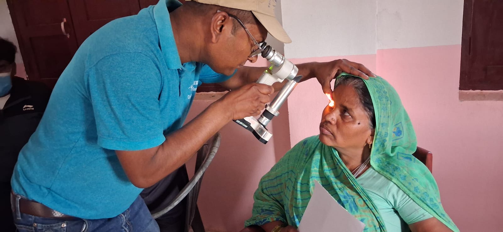 ज्योति विकास बैंकद्वारा सप्तरीका स्थानीयहरुलाई मोतिबिन्दुको नि:शुल्क शल्यक्रिया सेवा प्रदान