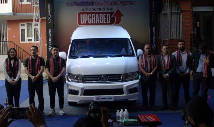 शक्तिशाली र स्मार्ट: किंग लङ्गको १६ सिटर EV भ्यान नेपालमा सार्वजनिक