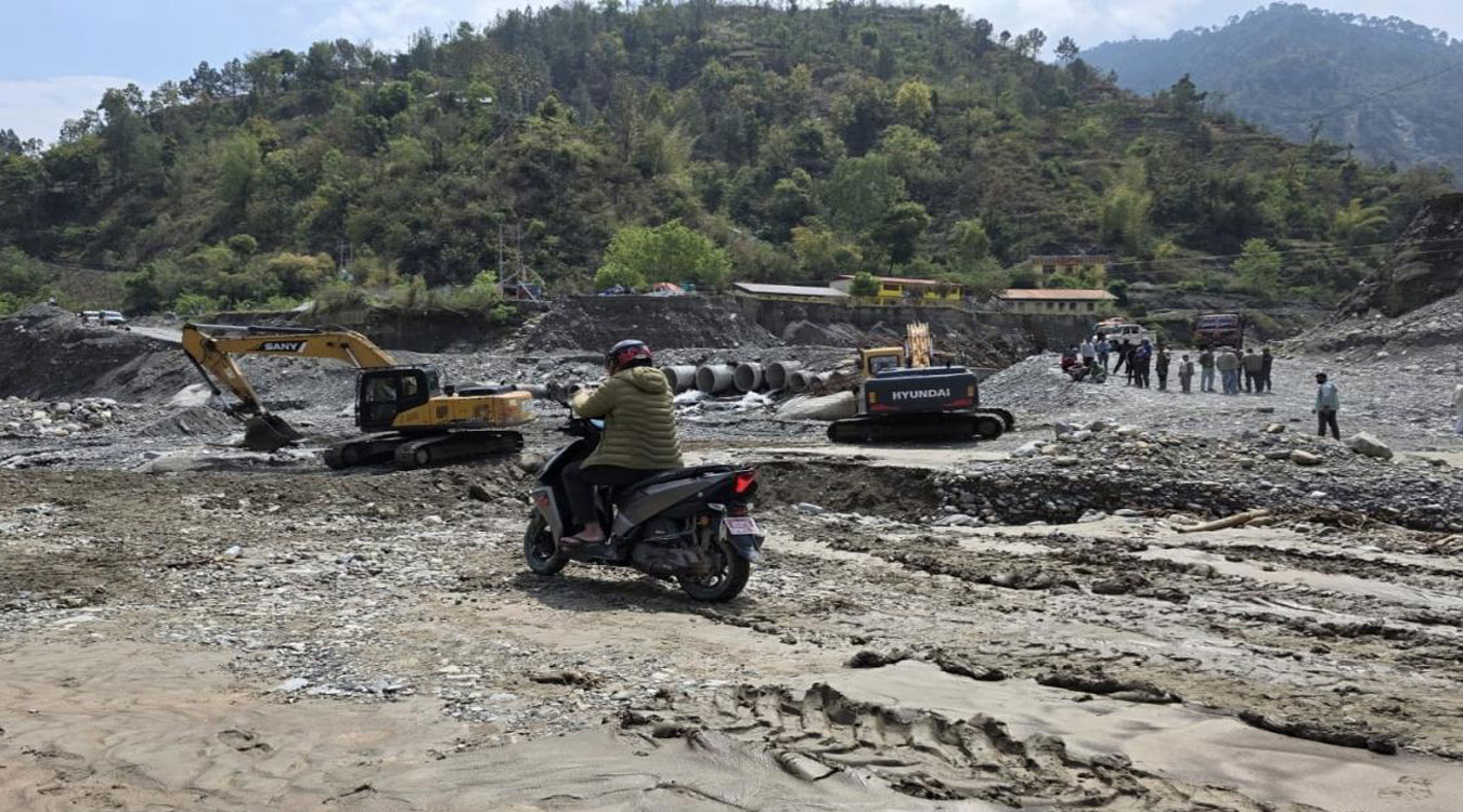  थिलथिलिएको बिपी राजमार्गमा कहिलेसम्म कठिनाईपूर्ण यात्रा ?