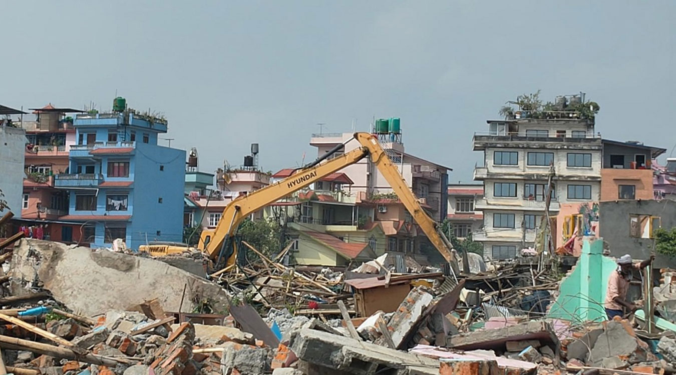 गैरीगाउँका भत्काउन बाँकी घर पुनः भत्काउन सुरु