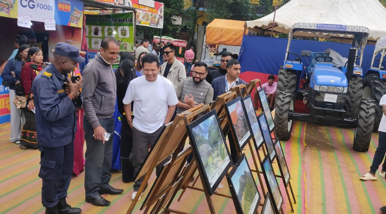 तस्बिरमार्फत गुल्मी चिनाउँदै दिनेश