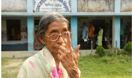 मतदाता सूची विवादबीच पश्चिम बङ्गालमा मतदान सुरु