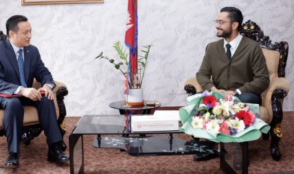 शिक्षामन्त्री पोखरेलसँग चिनियाँ राजदूतको शिष्टाचार भेटवार्ता