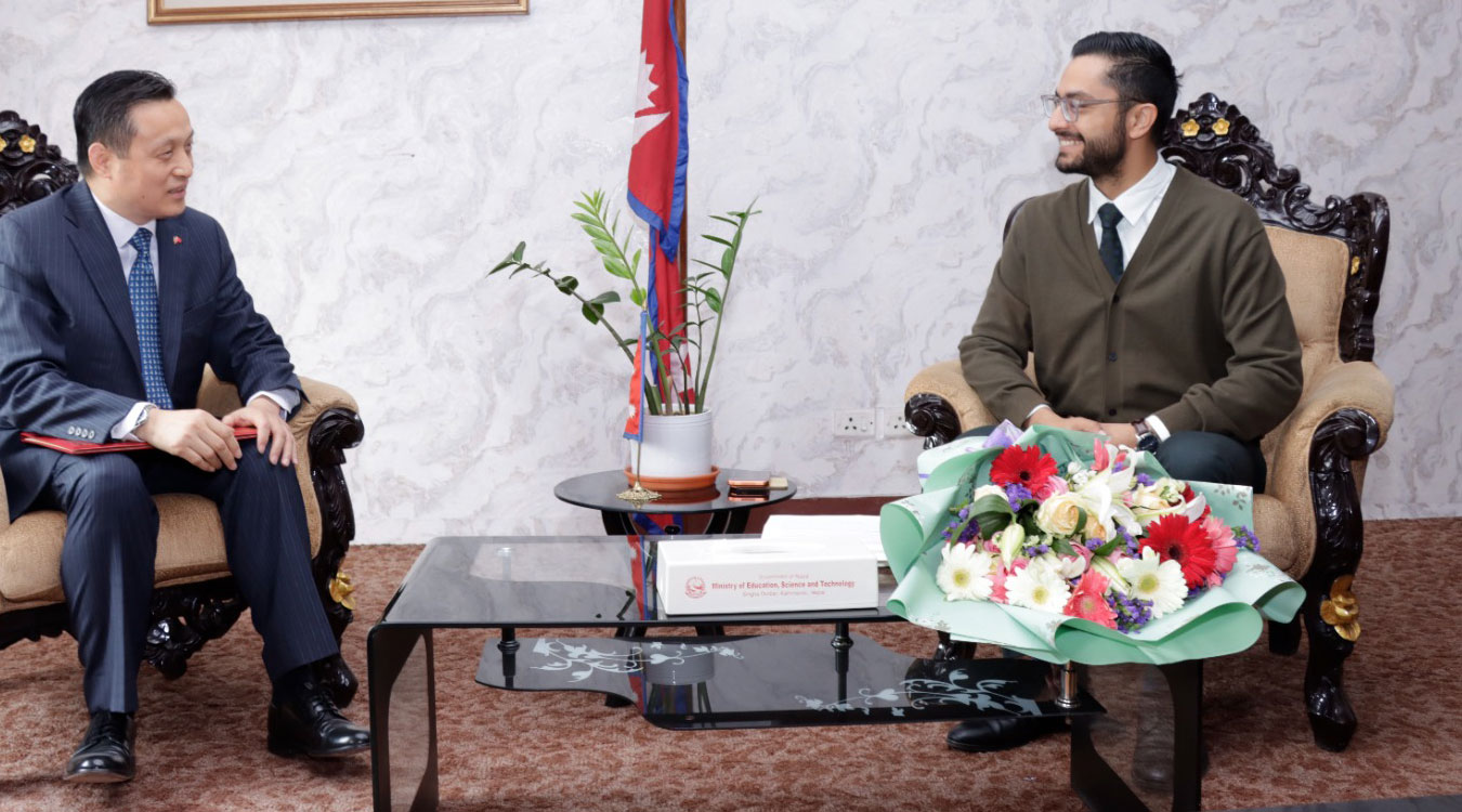 शिक्षामन्त्री पोखरेलसँग चिनियाँ राजदूतको शिष्टाचार भेटवार्ता