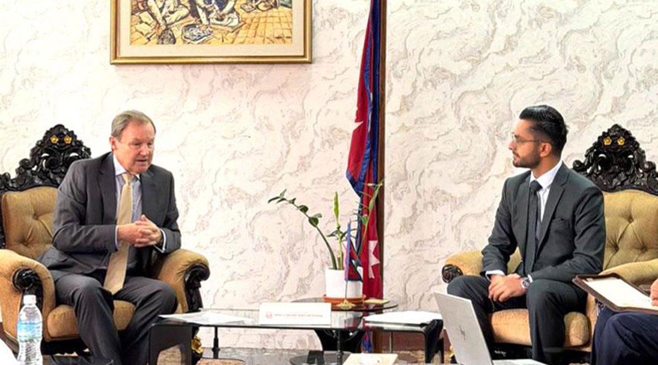शिक्षामन्त्री पोखरेलसँग बेलायतका राजदूतको शिष्टाचार भेट