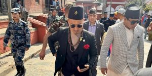 गृहमन्त्रीले गरे पशुपतिनाथको दर्शन