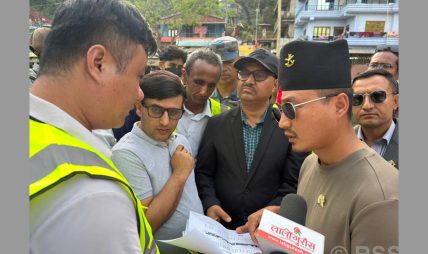गृहमन्त्री गुरुङद्वारा नारायणगढ-बुटवल सडक खण्ड अनुगमन : समयमै काम सम्पन्न गर्न निर्देशन
