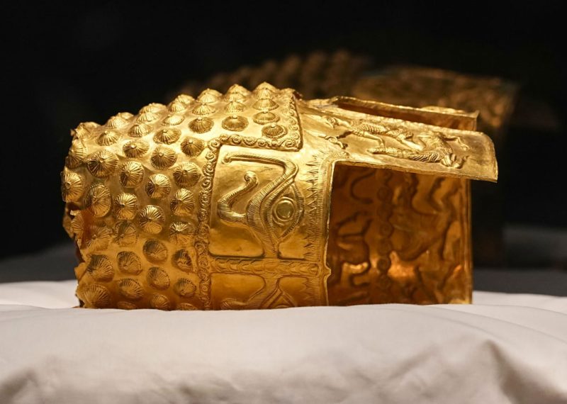 १४ महिनापछि स्वदेश फर्कियो २५०० वर्ष पुरानो अमूल्य सुनौलो हेलमेट