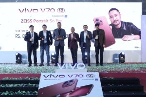 ५० मेगापिक्सेल ZEISS सुपर टेलिफोटो क्यामेरासहित vivo V70 सार्वजनिक