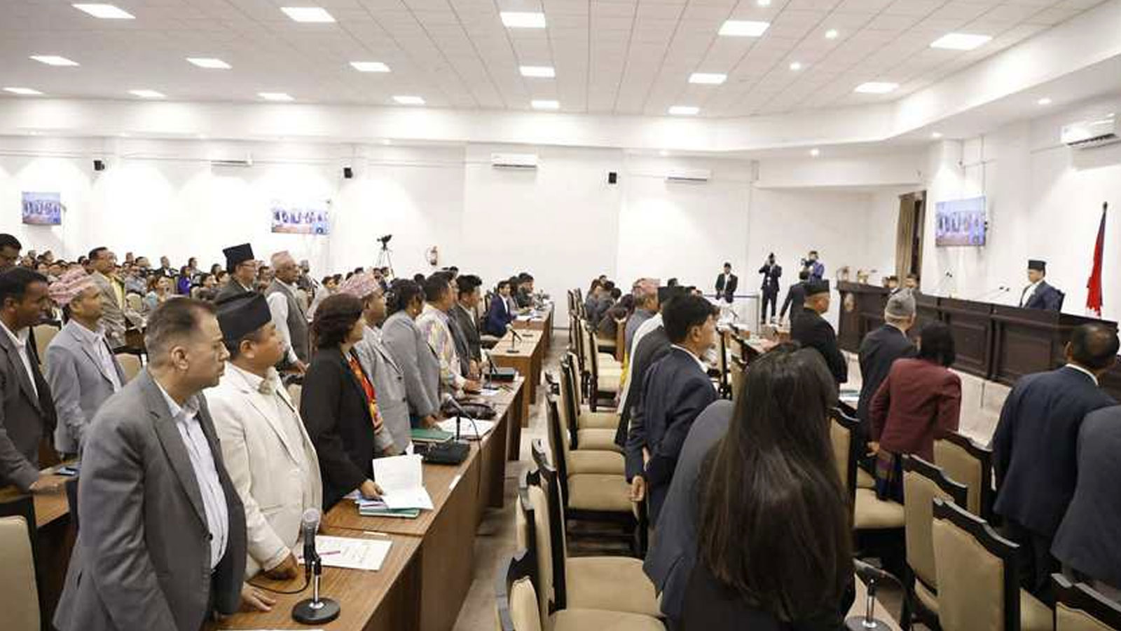 संसद्मा चर्कियो विवाद, विपक्षद्वारा प्रधानमन्त्रीको राजीनामा माग