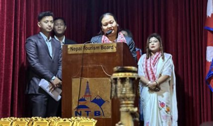आरोग्य पर्यटन वृत्तचित्र प्रदर्शनमा योगी भट्टको साधना : हिमाली शून्य तापक्रममा निवस्त्र योग अभ्यासले सबै स्तब्ध आरोग्य पर्यटन वृत्तचित्र प्रदर्शनमा योगी भट्टको साधना : हिमाली शून्य तापक्रममा निवस्त्र योग अभ्यासले सबै स्तब्ध