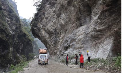 कालीगण्डकी करिडोर : बिस्फोटक पदार्थको प्रयोग गरी सडक विस्तार सुरु कालीगण्डकी करिडोर : बिस्फोटक पदार्थको प्रयोग गरी सडक विस्तार सुरु