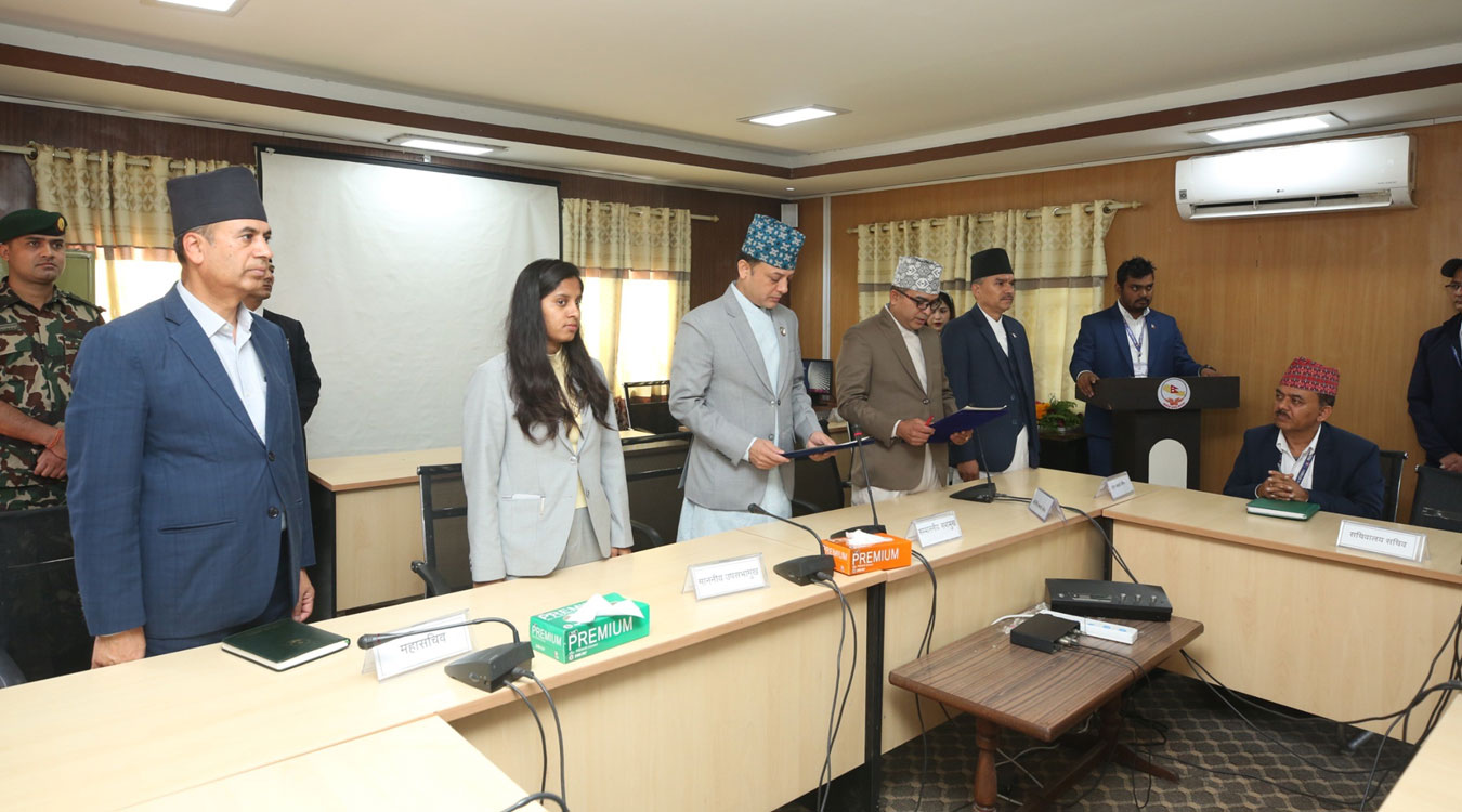 सभामुखसमक्ष प्रतिनिधिसभा सचिवको शपथ