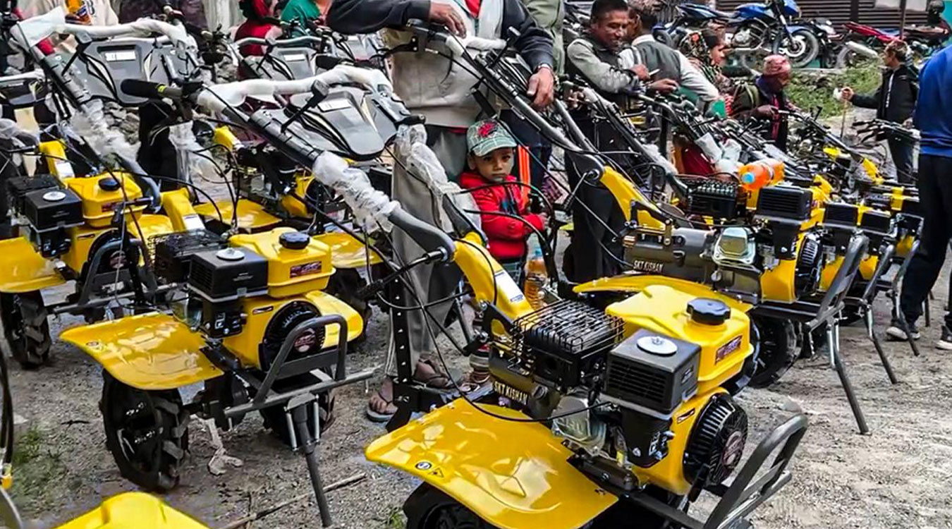 ढोरपाटनका किसानलाई अनुदानमा यान्त्रिक हलो