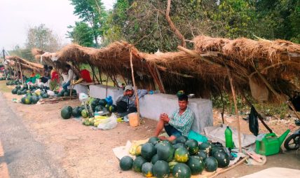बगरमा पसिना, राजमार्गमा बजार, मुक्तकमैयाको फेरिएको दिनचर्या