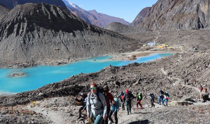 पर्यटकको खचाखचले अन्नपूर्ण गुल्जार बन्यो अन्नपूर्ण आधार शिविर