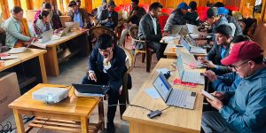 पालिकाद्धारा बीस विद्यालयलाई ल्यापटप वितरण