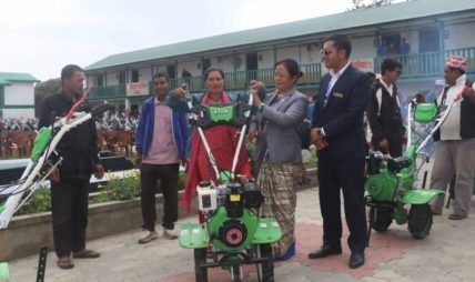 ‘एक घर–एक मिनीटिलर’ अभियानले पौवादुङमाका किसान उत्साहित