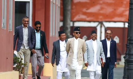 प्रधानमन्त्री बालेनको सिफारिसमा गुरुङ गृहमन्त्री र पुन विज्ञान मन्त्री बन्दै, शपथको लागि शितल निवास पुगे