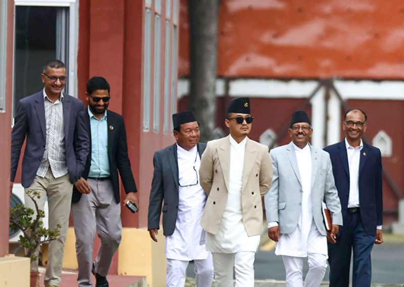 प्रधानमन्त्री बालेनको सिफारिसमा गुरुङ गृहमन्त्री र पुन विज्ञान मन्त्री बन्दै, शपथको लागि शितल निवास पुगे