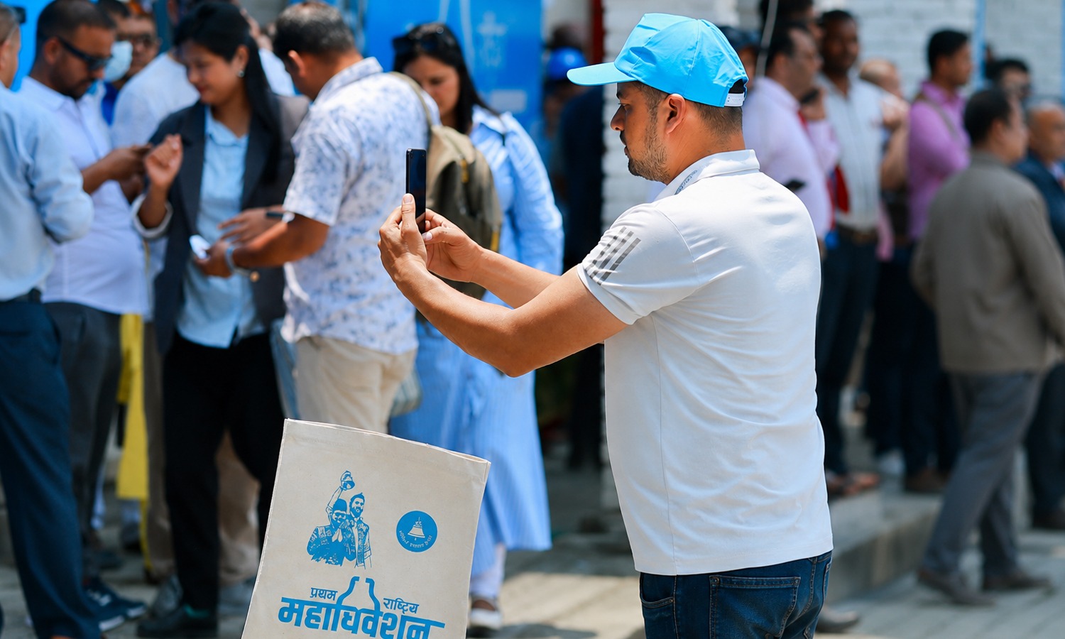 रास्वपा महाधिवेशनः प्रतिनिधिहरुलाई झोला वितरण, के  छ त भित्र ?