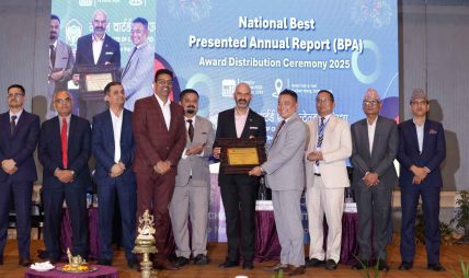 इतिहास रच्दै नेपाल लाइफ: Gold Award बाट सम्मानित इतिहास रच्दै नेपाल लाइफ: Gold Award बाट सम्मानित