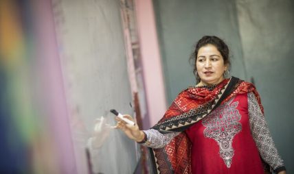 हरेक कक्षाकोठामा सिर्जनशीलताको प्रयोगः अंग्रेजी भाषा शिक्षणको भविष्यबारे क्षेत्रीय सम्वाद आयोजना हरेक कक्षाकोठामा सिर्जनशीलताको प्रयोगः अंग्रेजी भाषा शिक्षणको भविष्यबारे क्षेत्रीय सम्वाद आयोजना