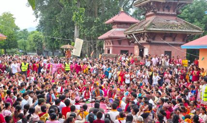 भजनमा रमाउँदै युवा