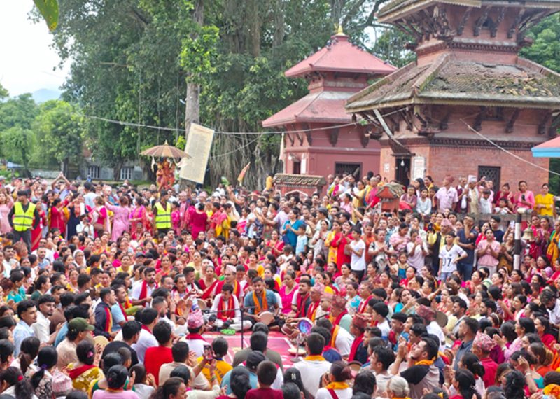 भजनमा रमाउँदै युवा